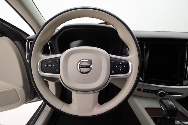 2021 Volvo S60 R-Design Momentum photo 11