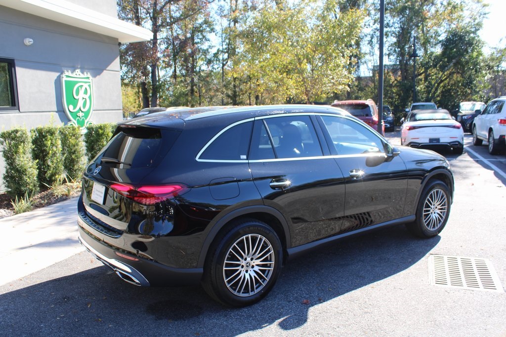 2025 Mercedes Benz GLC 300 photo 3