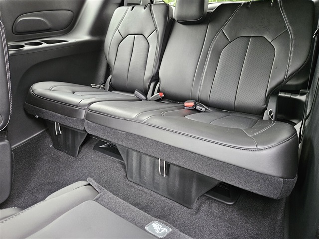 2026 Chrysler Pacifica photo 6