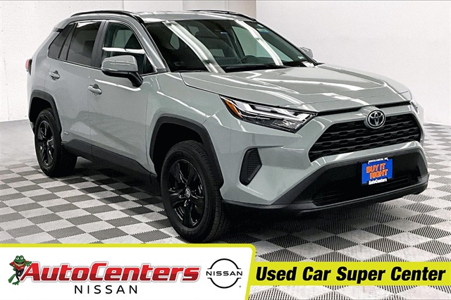 2023 Toyota RAV4 XLE's photo