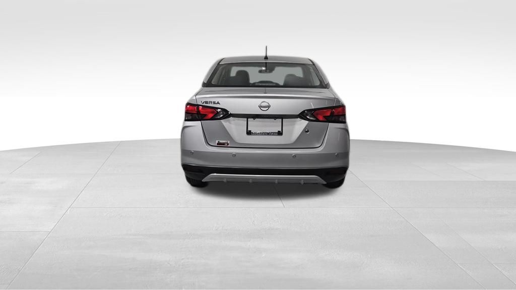 2025 Nissan Versa 1.6 S photo 4