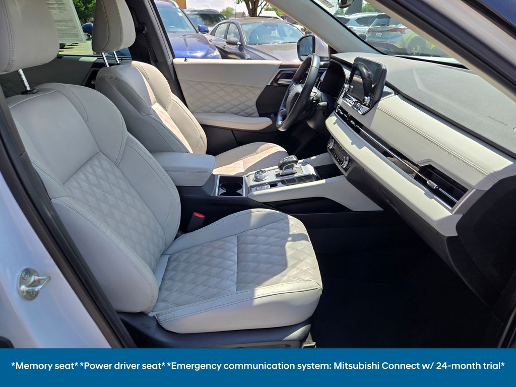 2023 Mitsubishi Outlander SEL photo 2