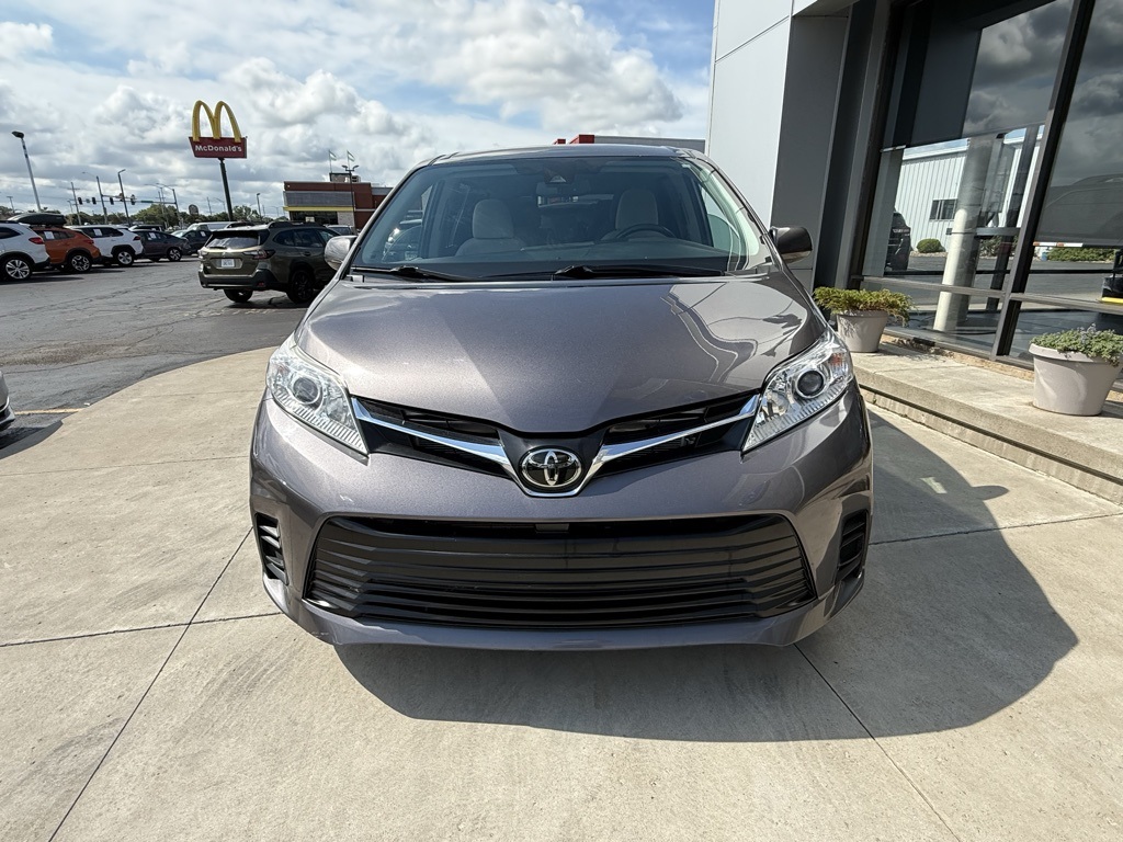 2020 Toyota Sienna LE photo 5