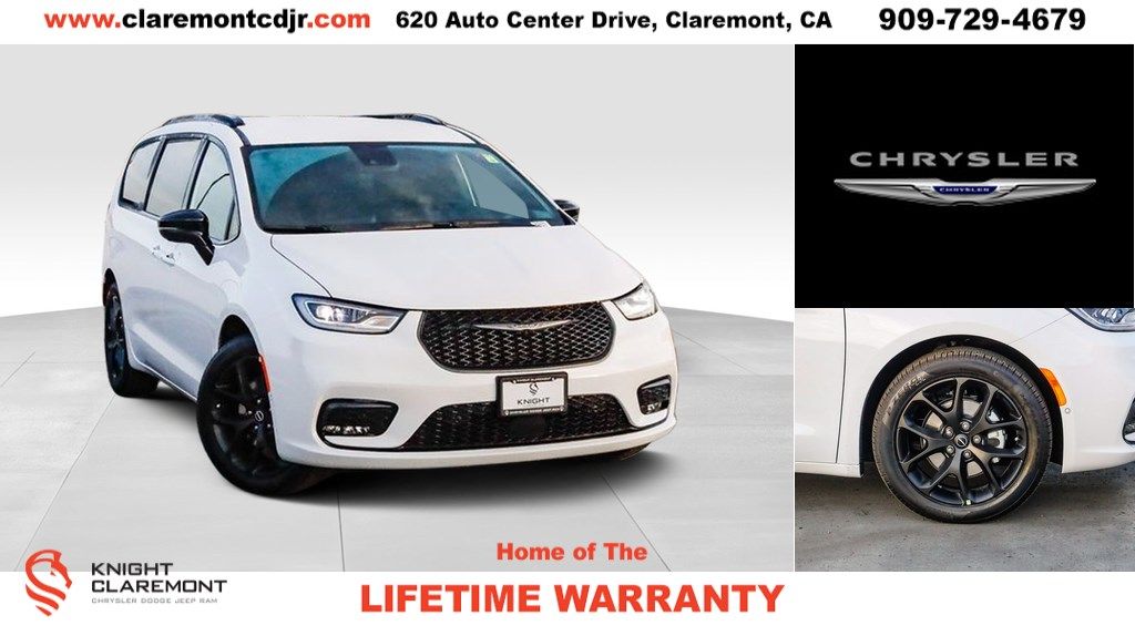 2026 Chrysler Pacifica Select's photo