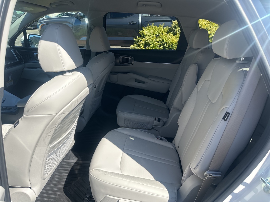 2025 Kia Sorento Hybrid EX photo 18