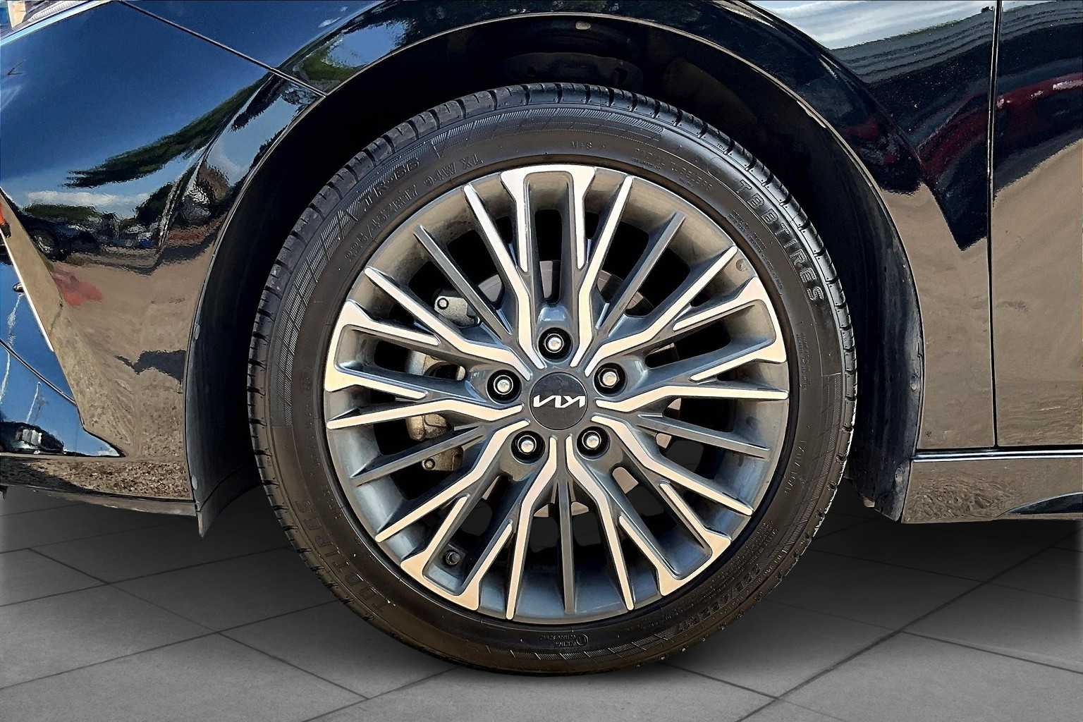 2024 Kia Forte GT-Line photo 10