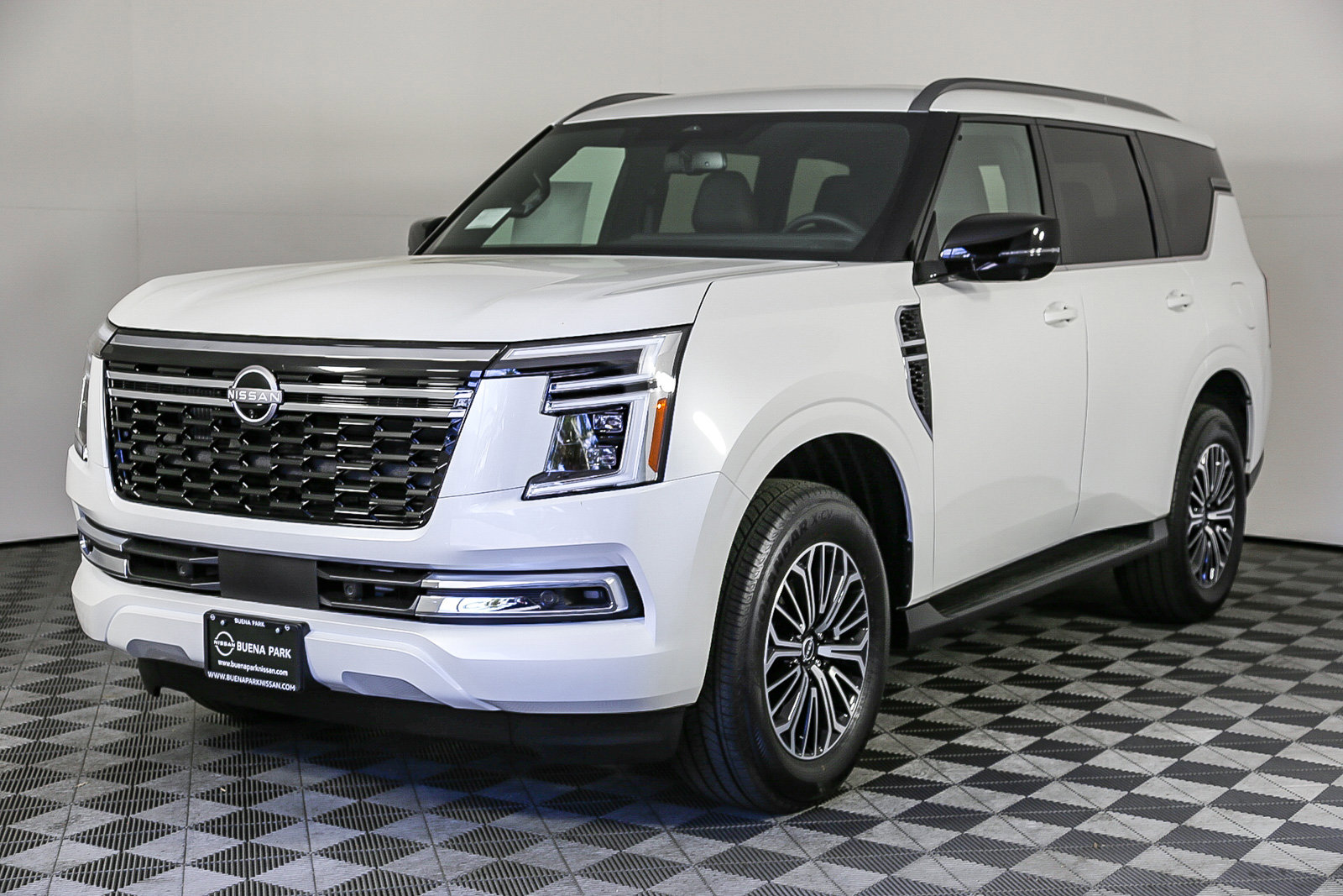 2025 Nissan Armada SL photo 5