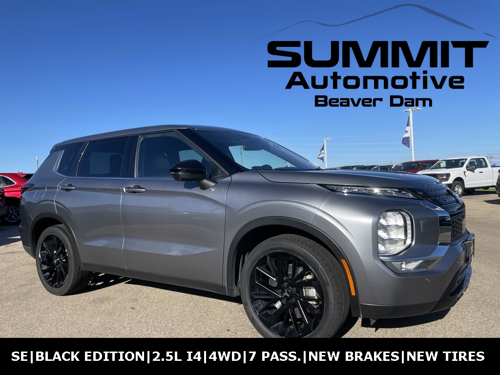 2023 Mitsubishi Outlander SE Black Edition's photo