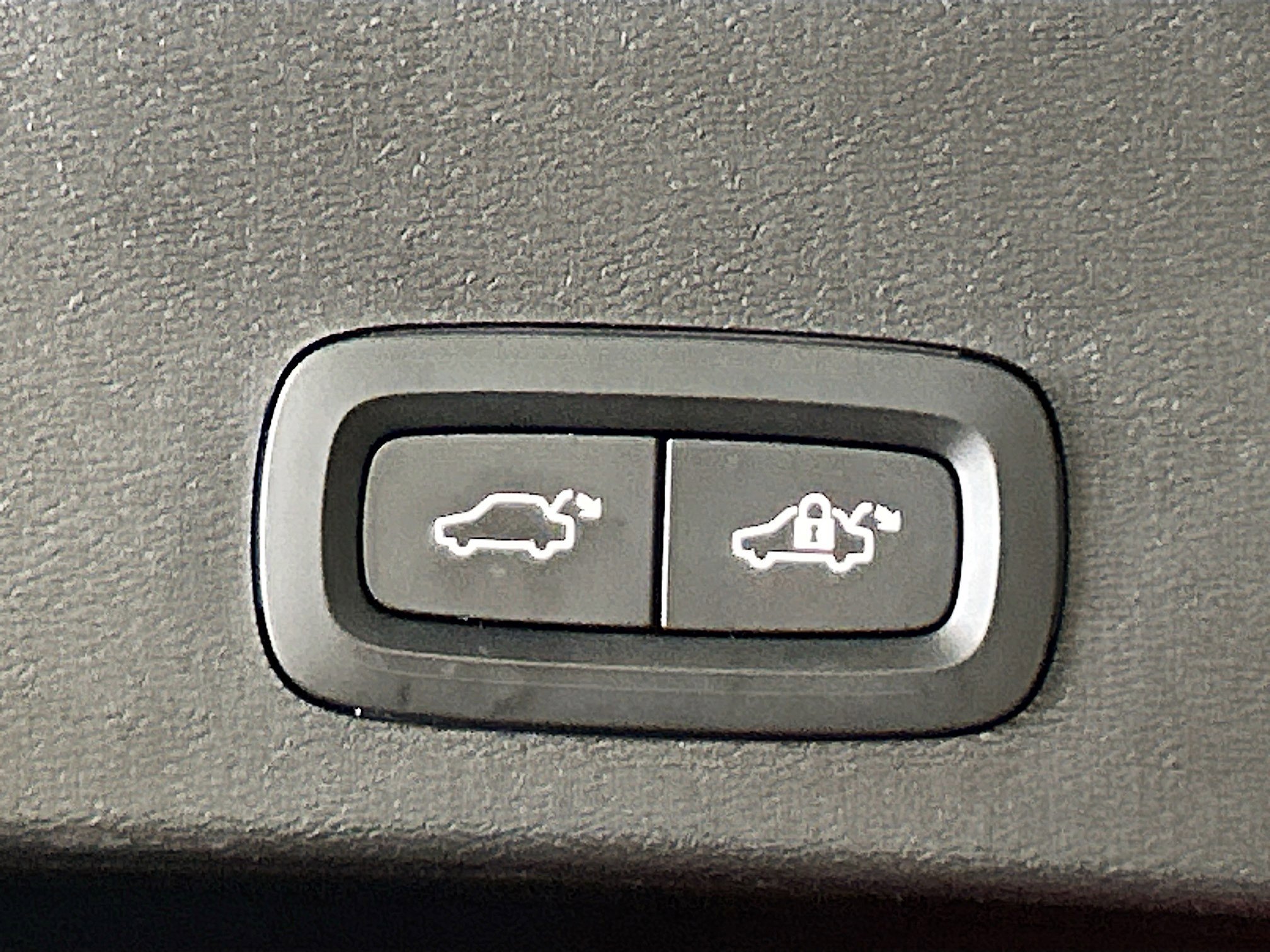 2021 Volvo XC40 R-Design AWD photo 9