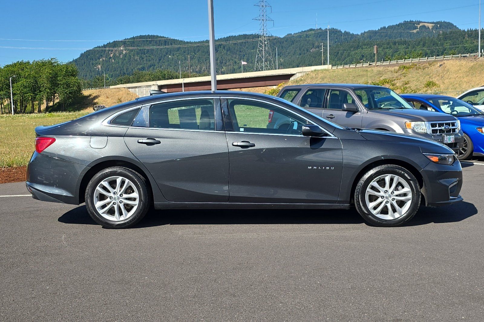 Used 2018 Chevrolet Malibu 1LT with VIN 1G1ZD5STXJF139608 for sale in Eugene, OR