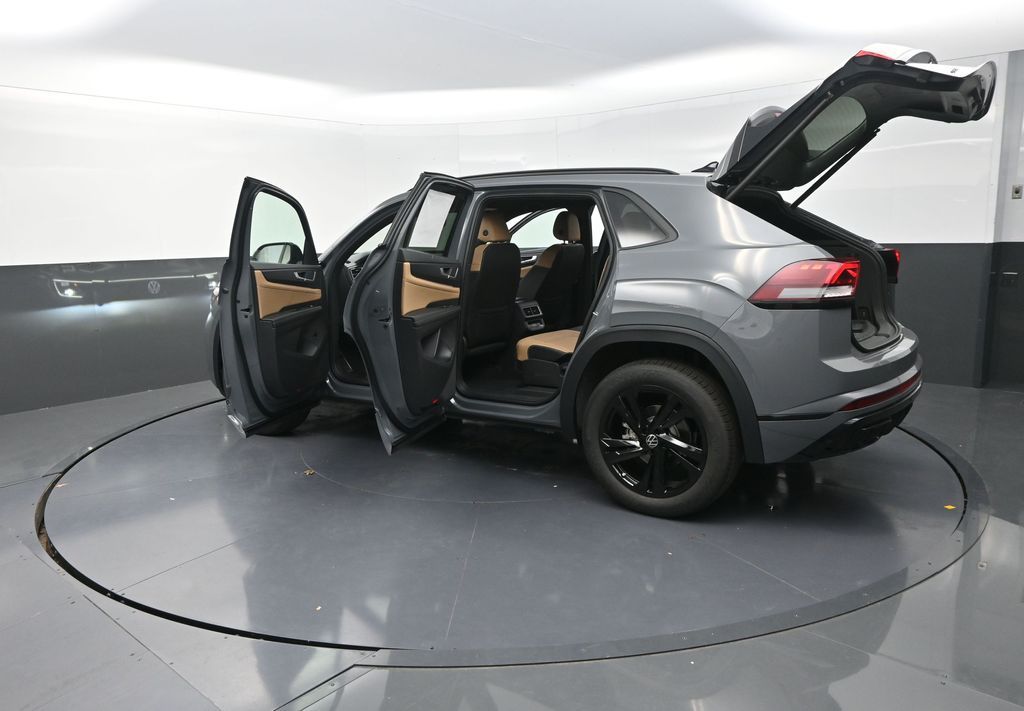 2025 Volkswagen Atlas Cross Sport SEL R-Line photo 28