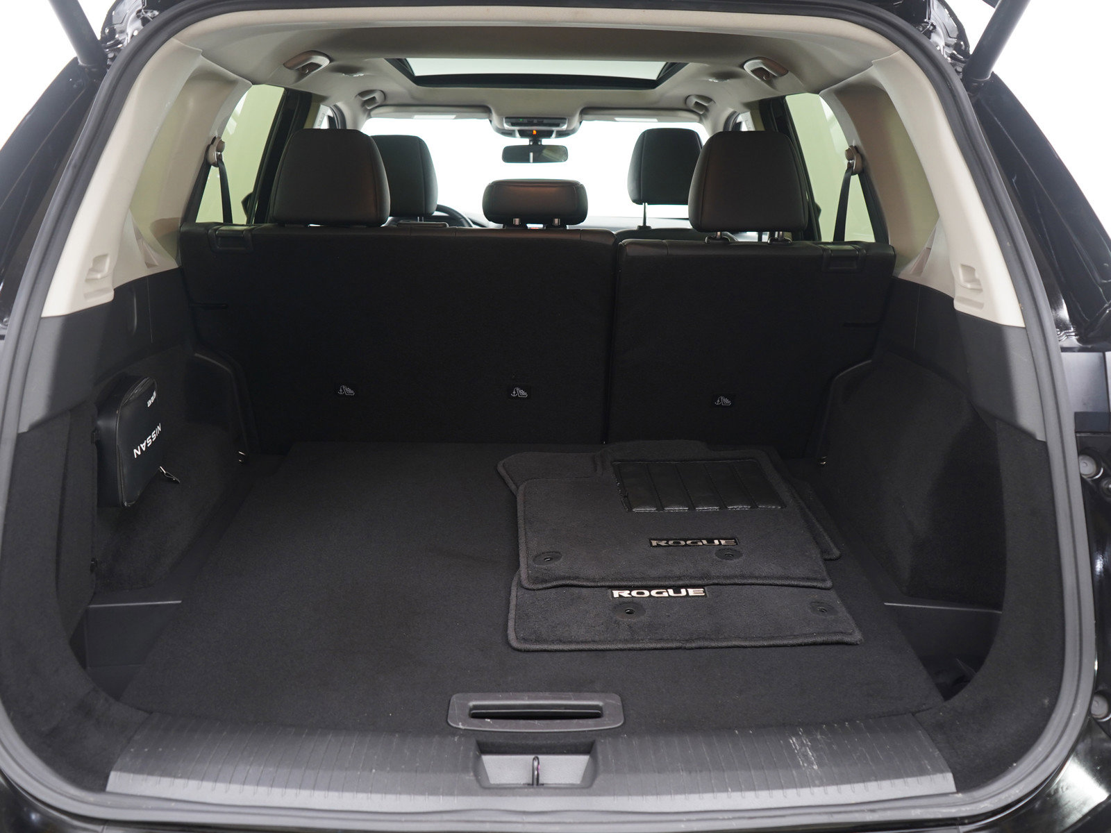 2024 Nissan Rogue SV photo 2