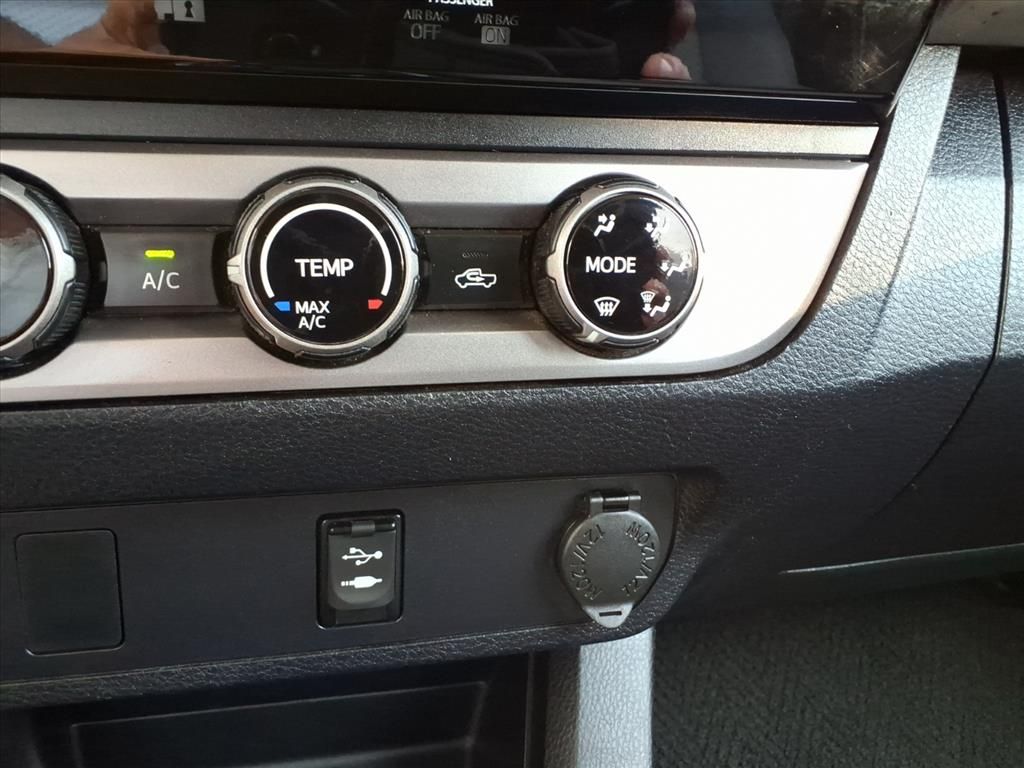 2016 Toyota Tacoma SR5 photo 15