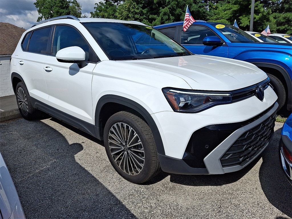 2025 Volkswagen Taos SE's photo