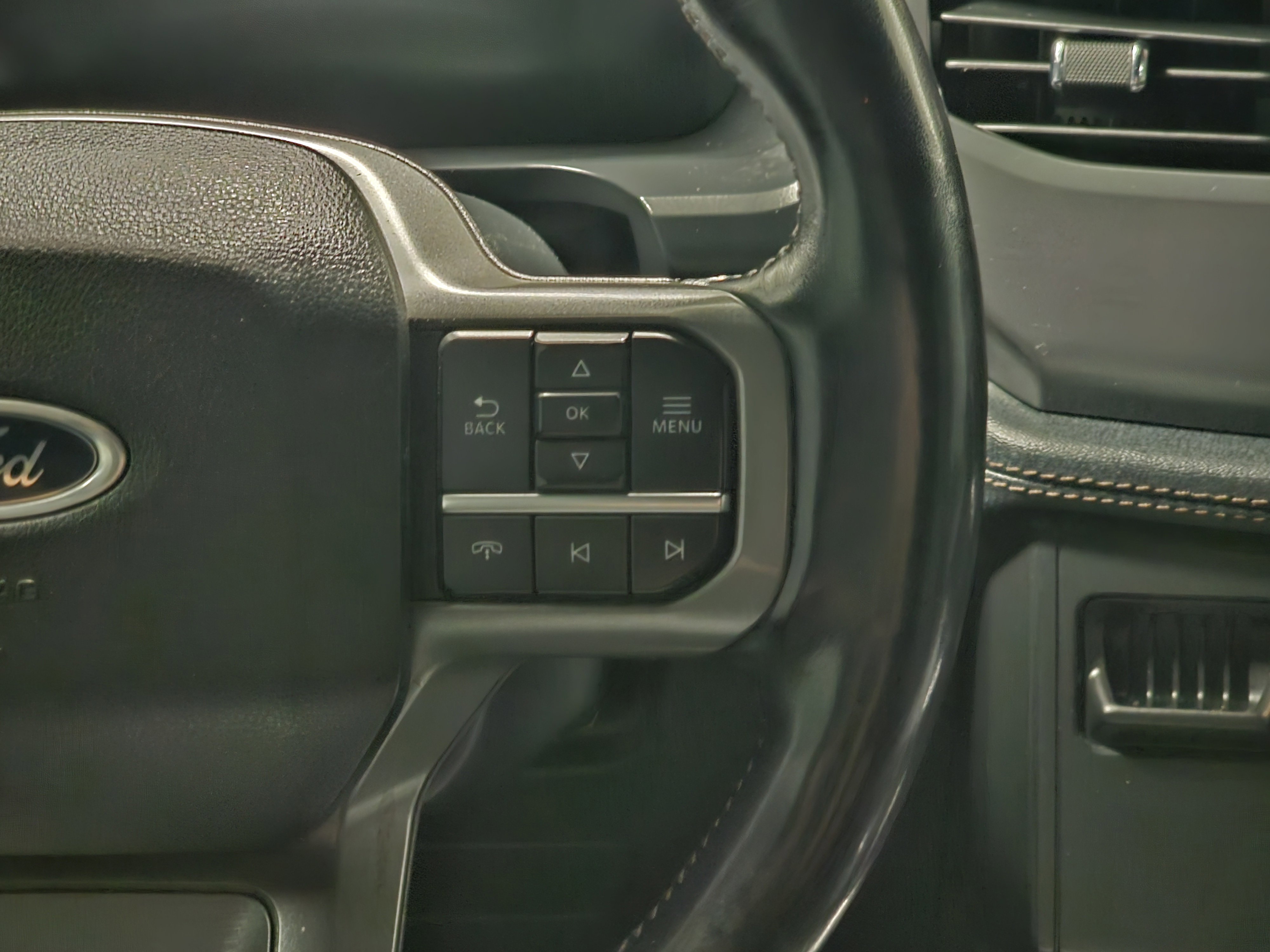 2022 Ford F-150 Lightning Lariat photo 3