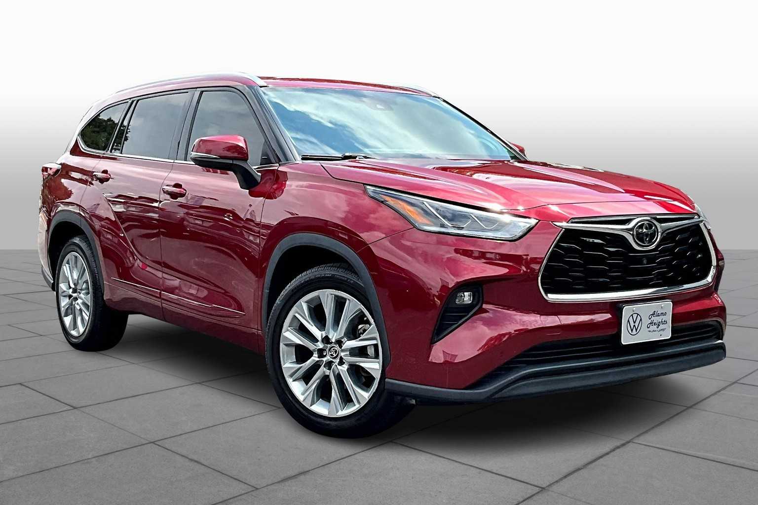 2022 Toyota Highlander Limited photo 2