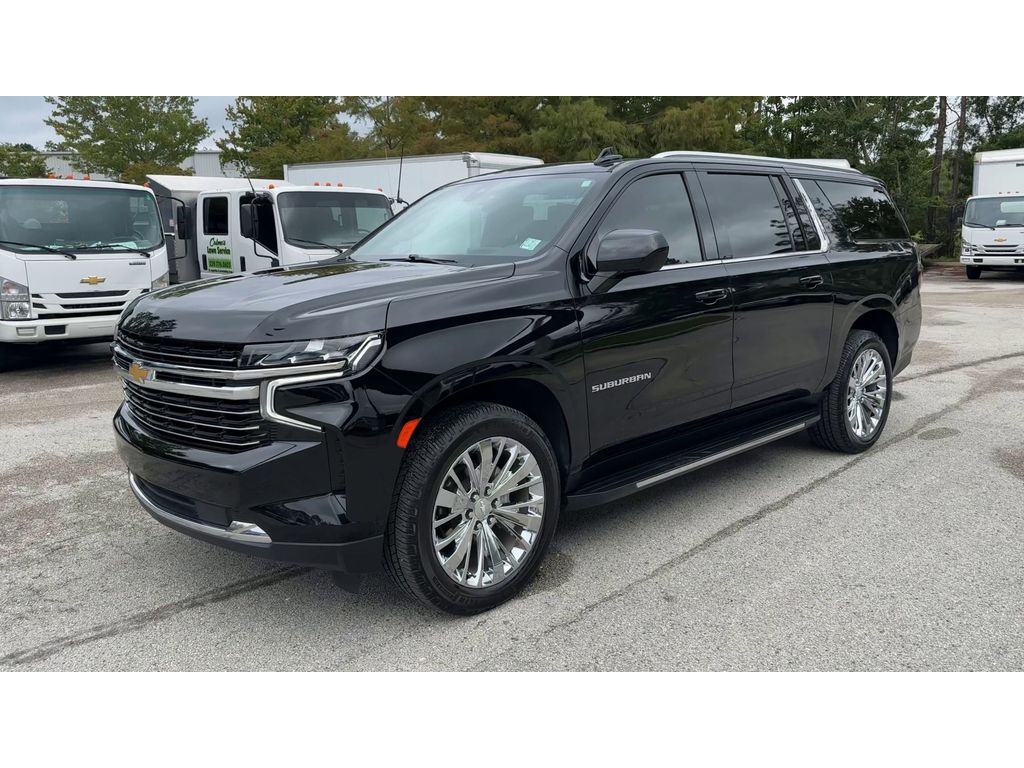 2021 Chevrolet Suburban LT photo 4