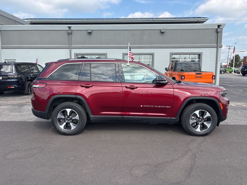 2023 Jeep Cherokee Base photo 6