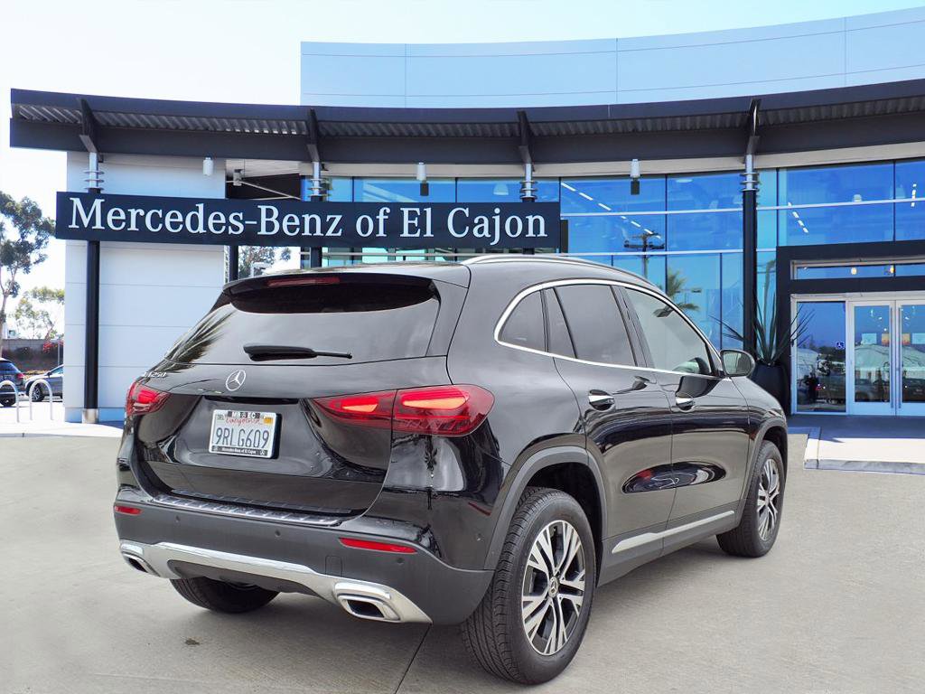 2025 Mercedes Benz GLA 250 photo 2