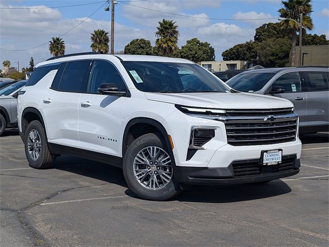 2025 Chevrolet Traverse photo 2