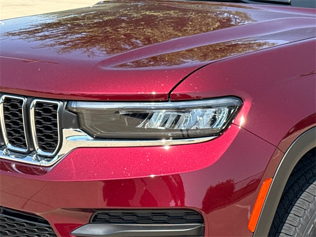 2025 Jeep Grand Cherokee Laredo photo 4