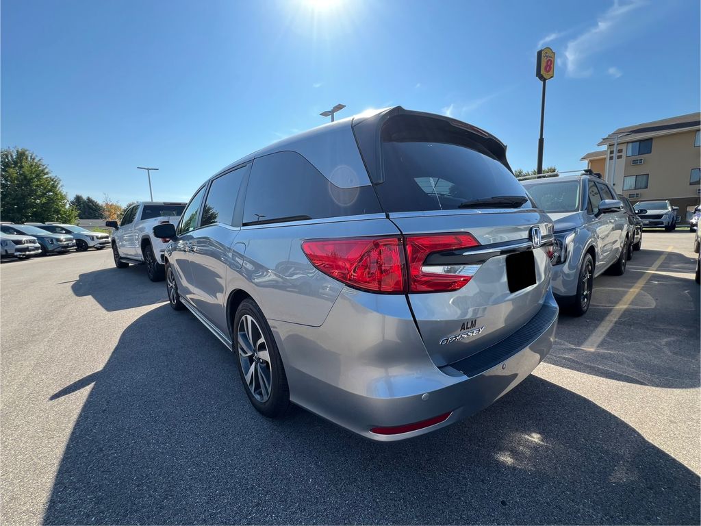 2023 Honda Odyssey Touring photo 4