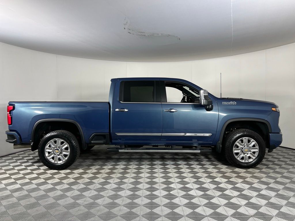 2024 Chevrolet Silverado 3500HD High Country photo 3