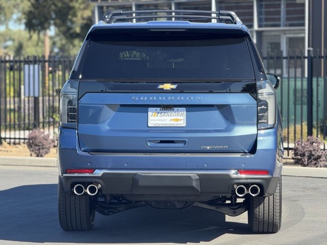 2025 Chevrolet Suburban Premier photo 3