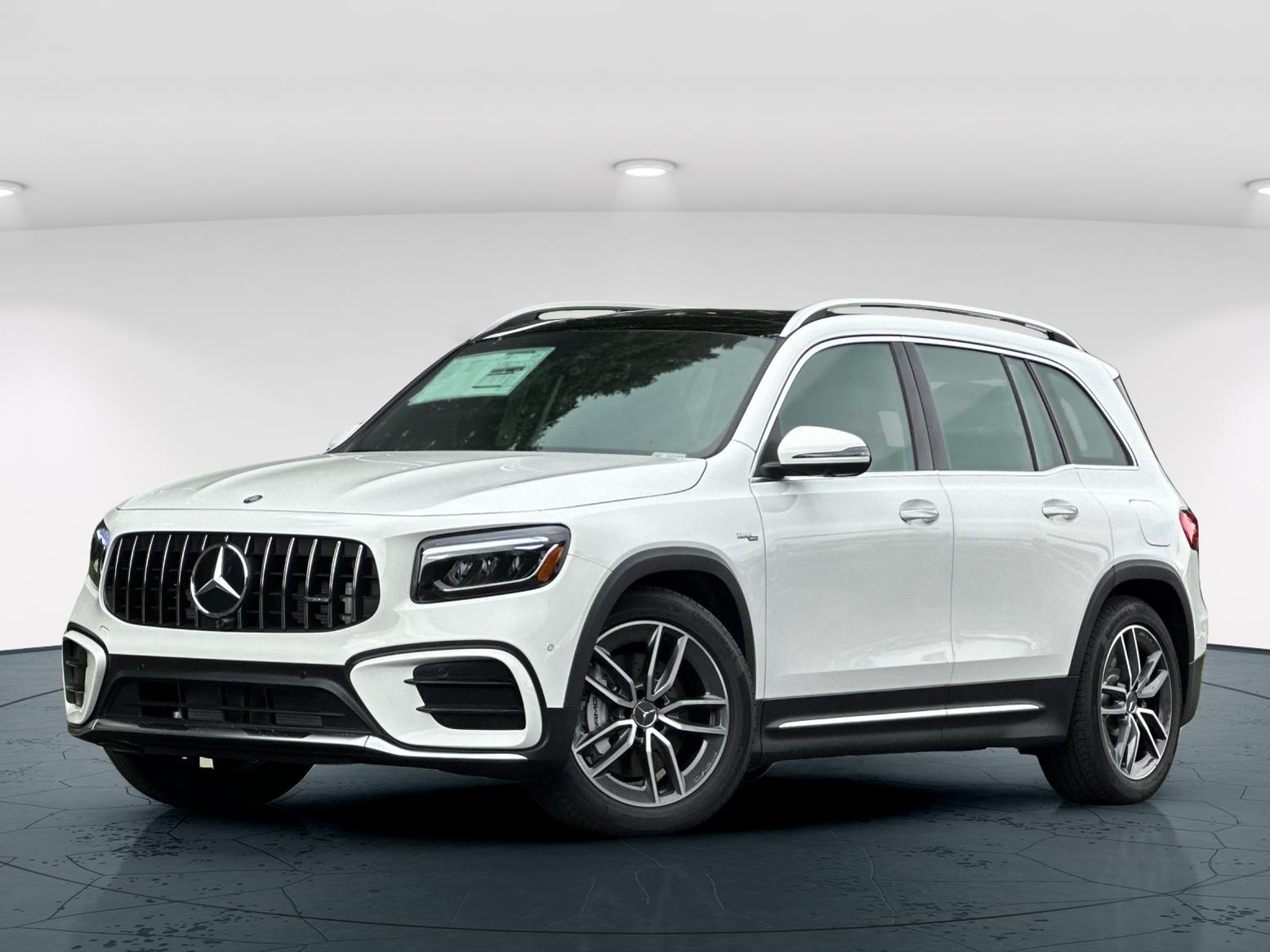 2025 Mercedes Benz GLB 35 AMG photo 2