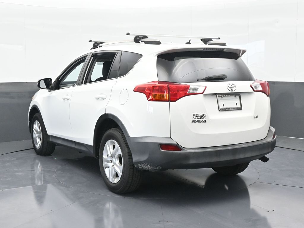 2015 Toyota RAV4 LE photo 4