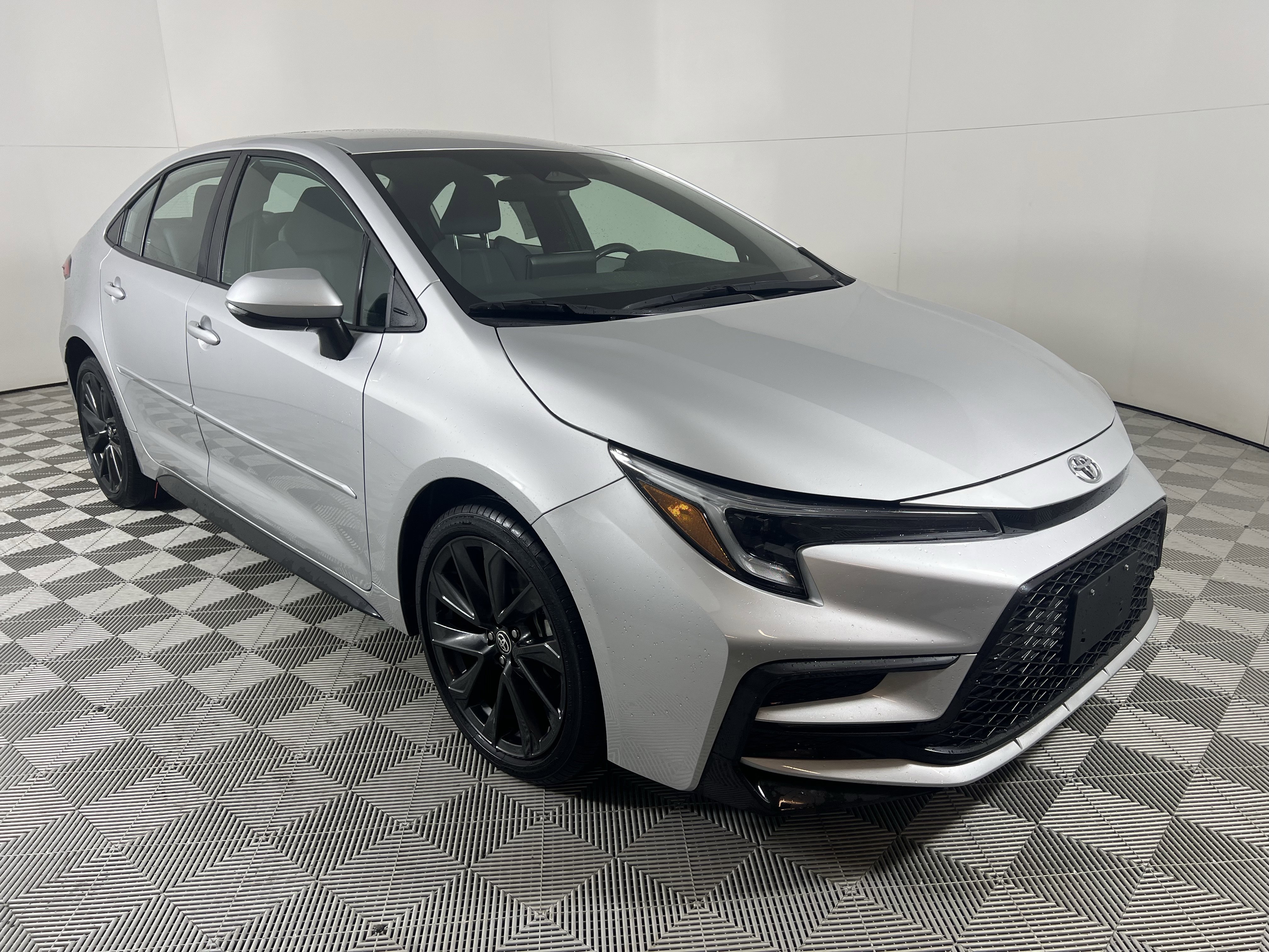 2023 Toyota Corolla SE's photo