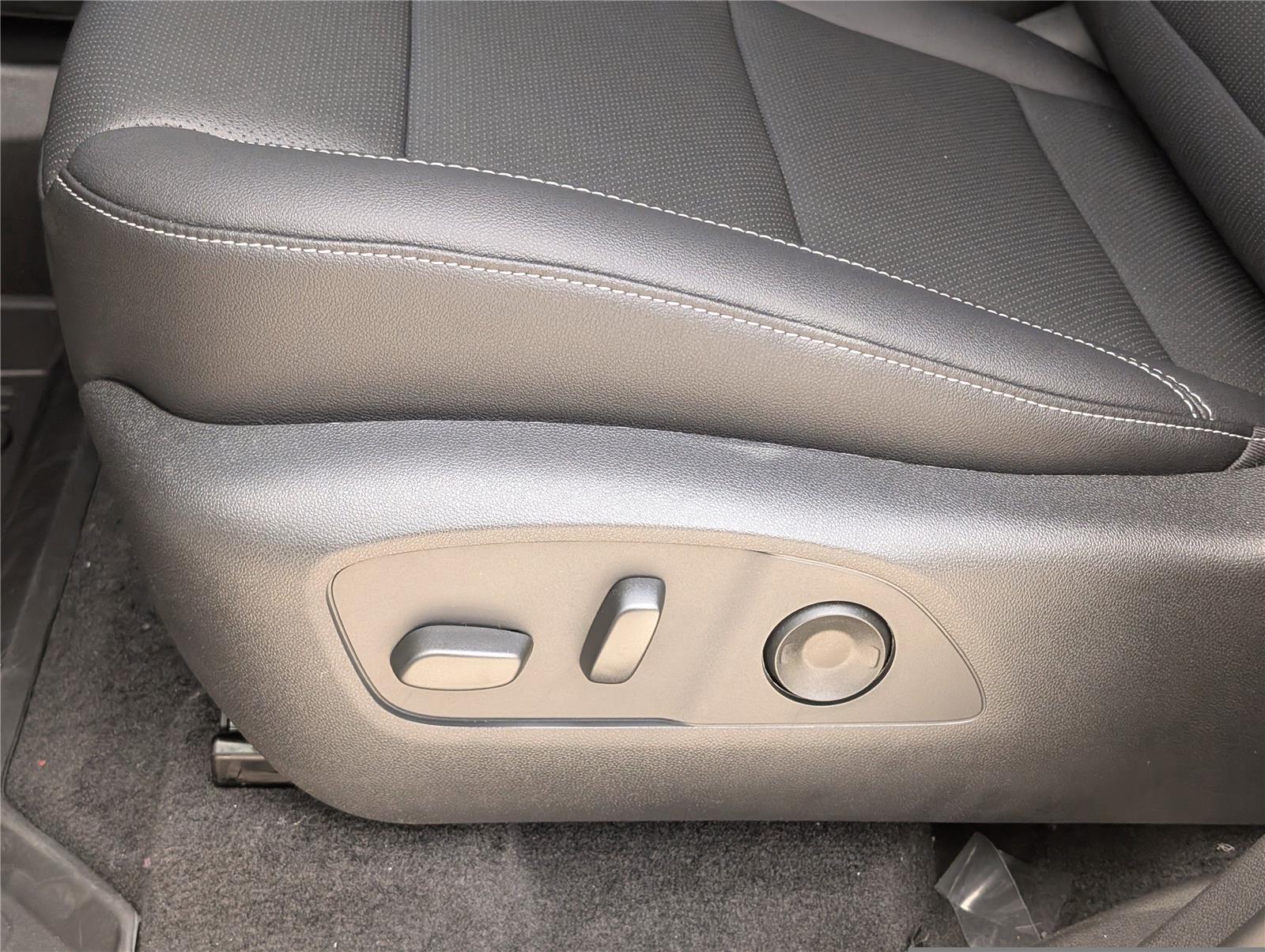 2026 Chevrolet Traverse photo 11
