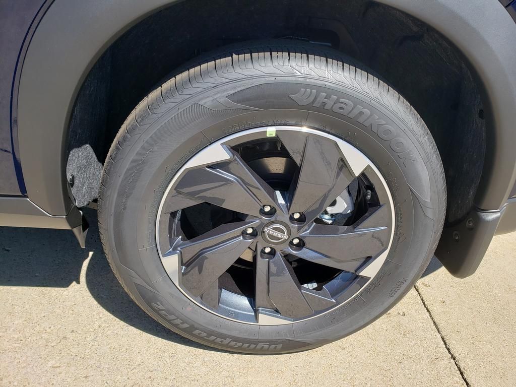 2026 Nissan Rogue SV photo 10