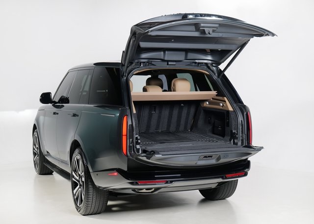 2023 Land Rover Range Rover SE photo 21
