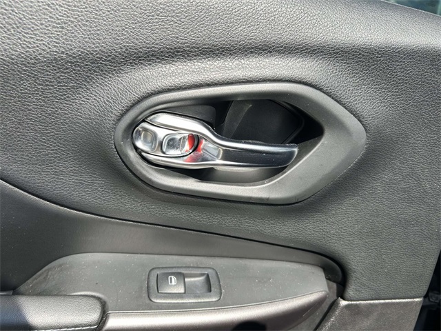 2019 Jeep Cherokee Latitude photo 15
