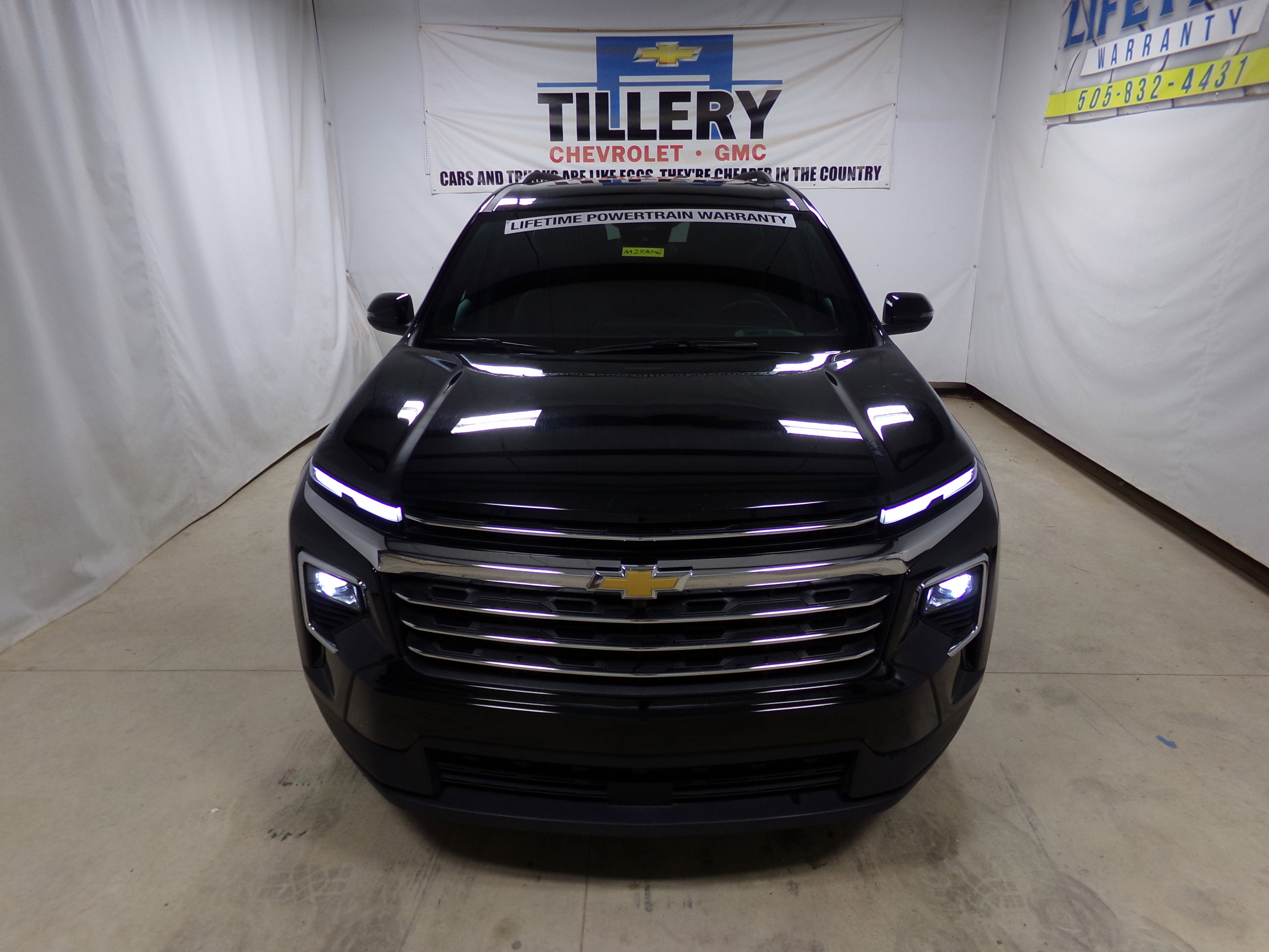 2025 Chevrolet Traverse photo 2