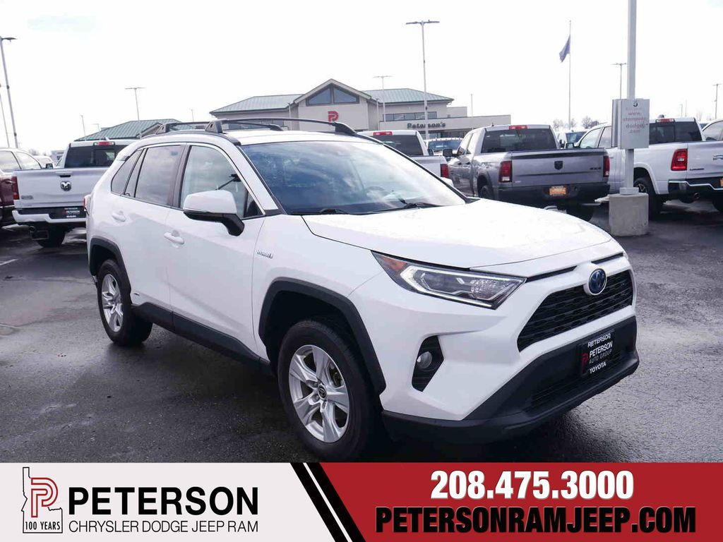 2021 Toyota RAV4 XLE's photo