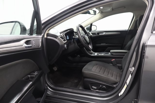 2020 Ford Fusion SE photo 11