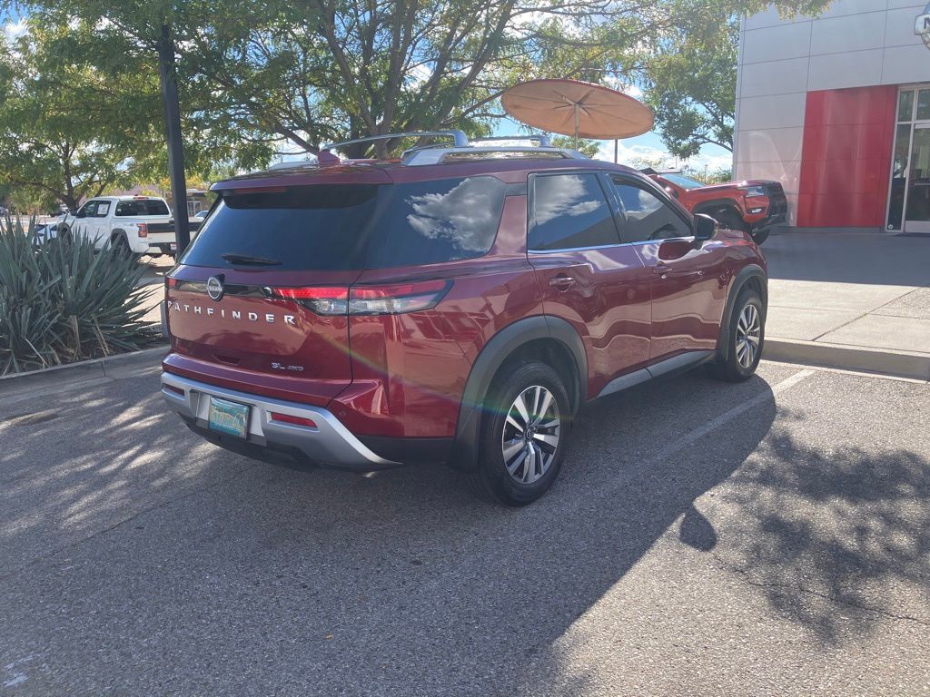 2023 Nissan Pathfinder SL photo 5