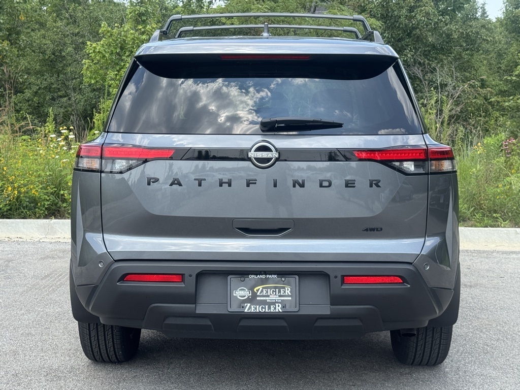 2025 Nissan Pathfinder SV photo 2