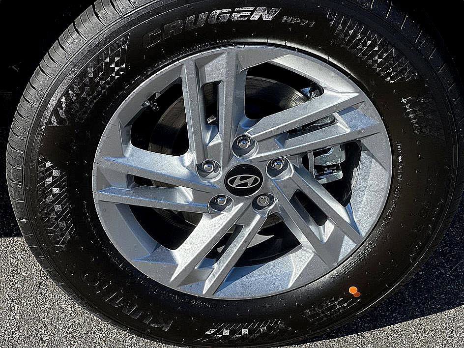 2026 Hyundai Tucson SE photo 3