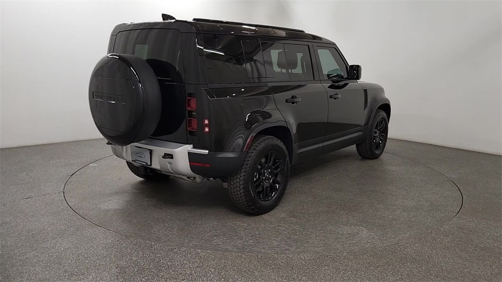 2025 Land Rover Defender 110 S photo 8