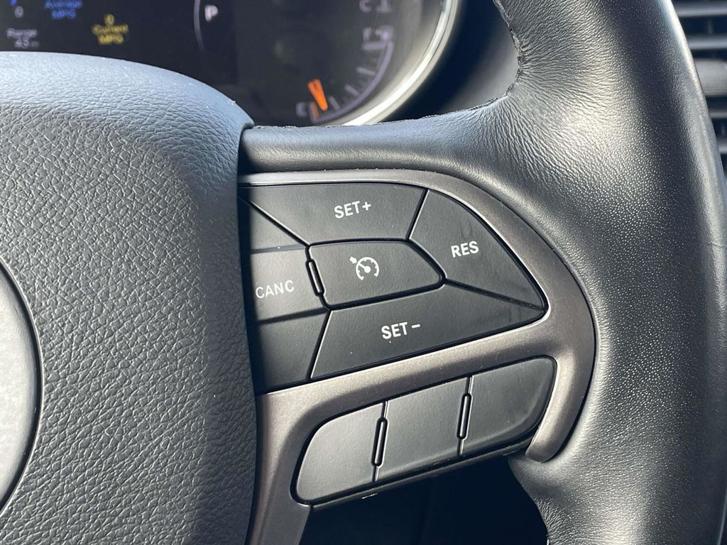 2021 Jeep Grand Cherokee Laredo X photo 26