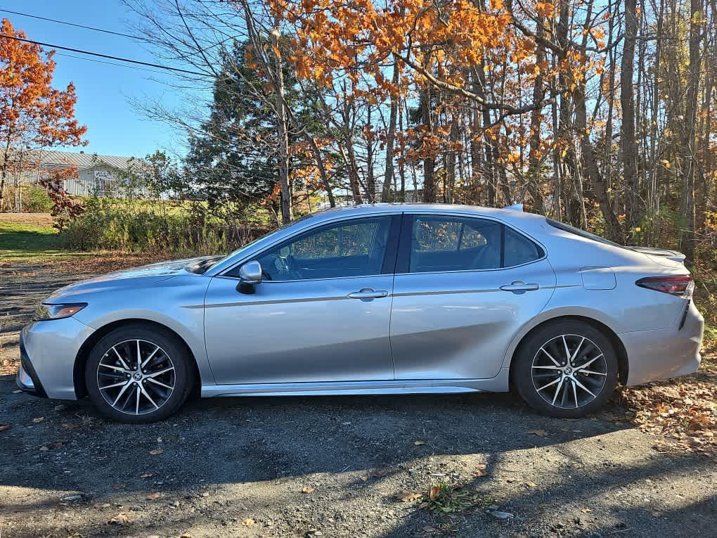 2024 Toyota Camry SE photo 3