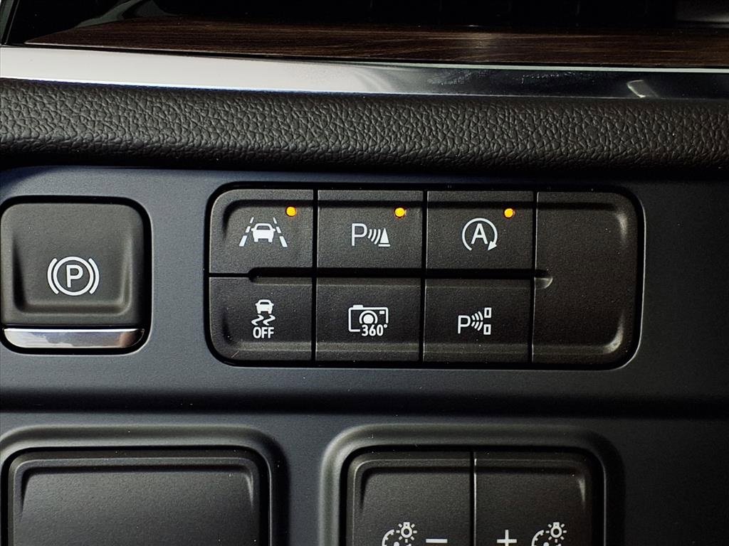 2026 Chevrolet Suburban LT photo 7