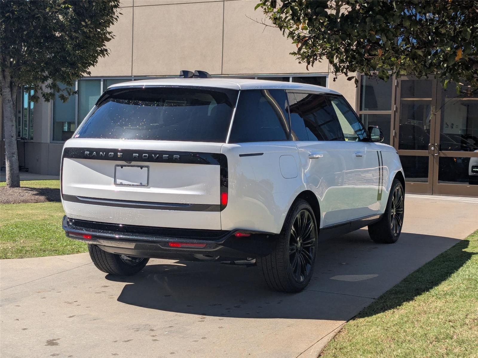 2025 Land Rover Range Rover SE photo 2