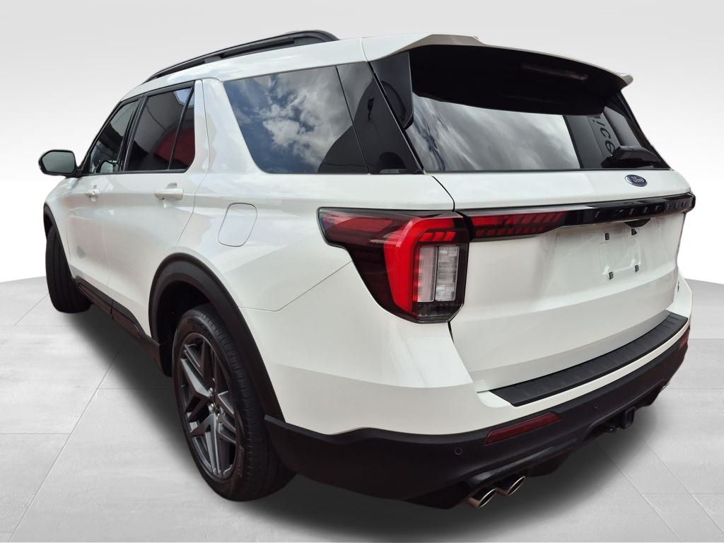 2025 Ford Explorer ST photo 2
