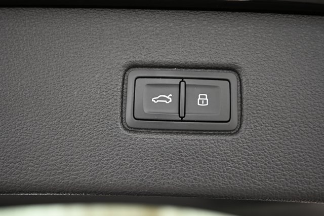 2022 Audi Q7 55 Premium photo 17