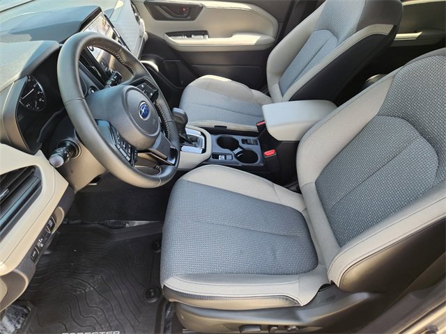 2025 Subaru Forester Premium photo 7