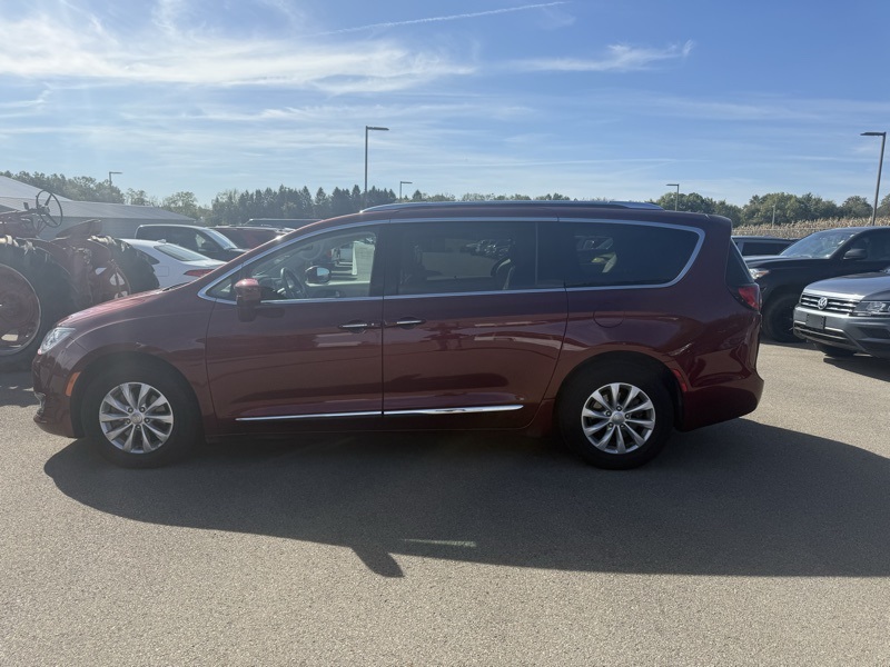 2018 Chrysler Pacifica Touring Plus photo 9